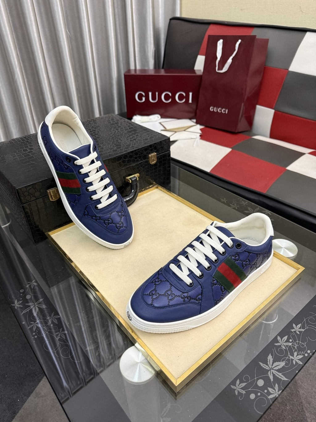 Gucci Navy Stripe Low-Top Sneakers