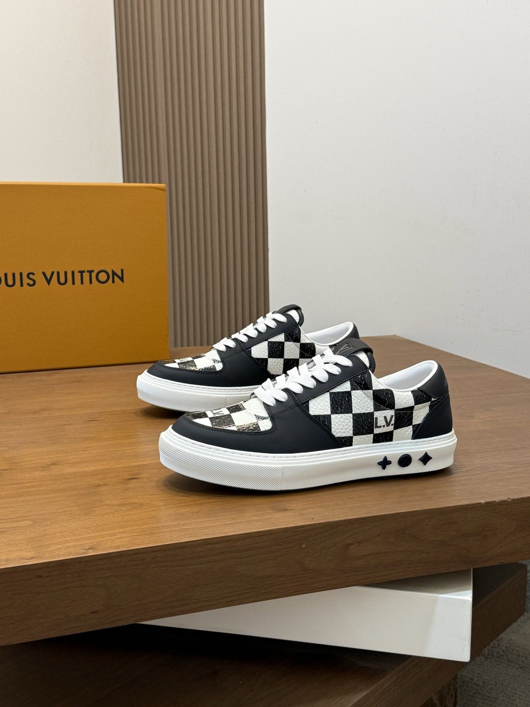 Louis Vuitton Checkerboard Low-Top Sneakers